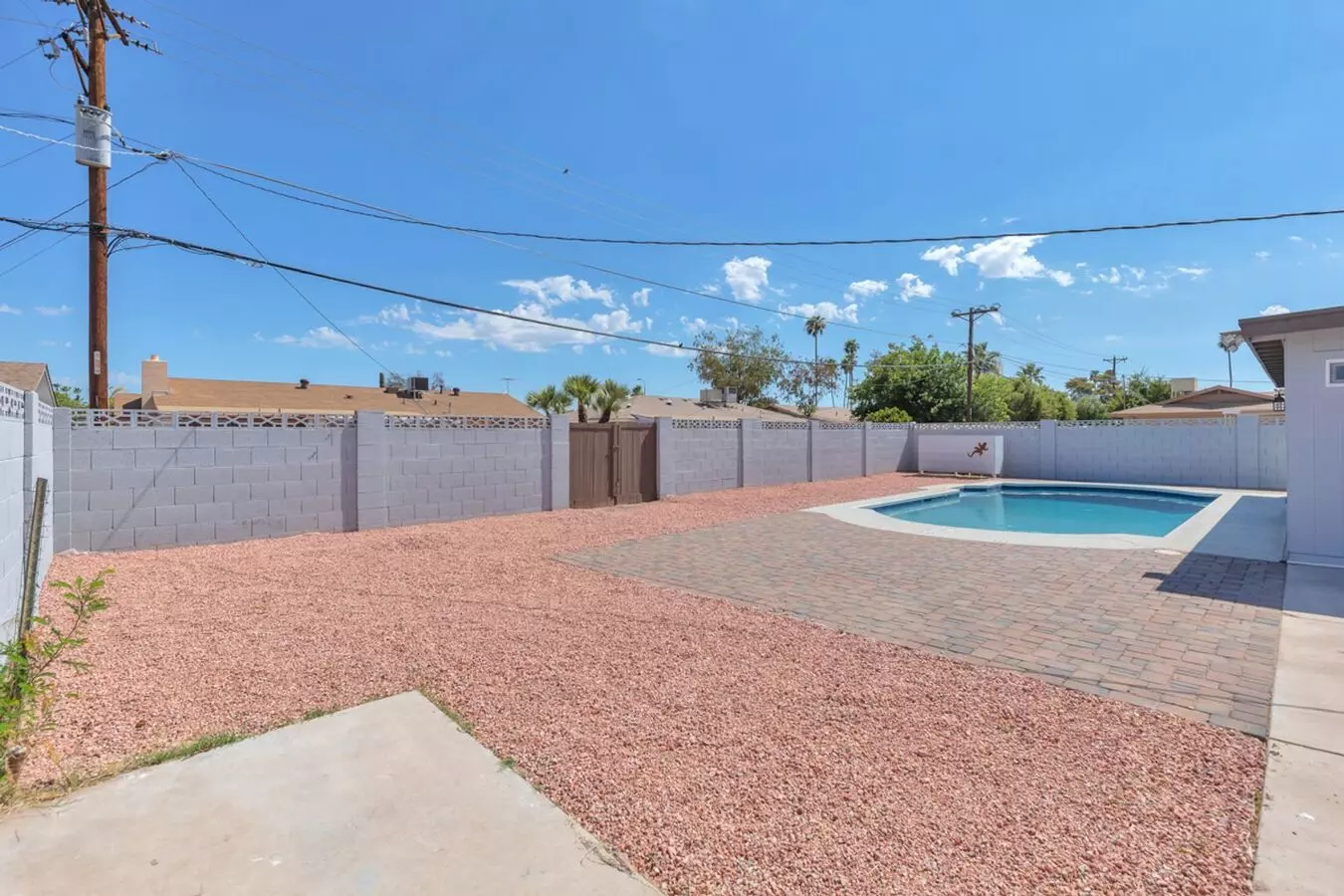 910 E Loyola Dr Tempe, AZ 85282 photo 2