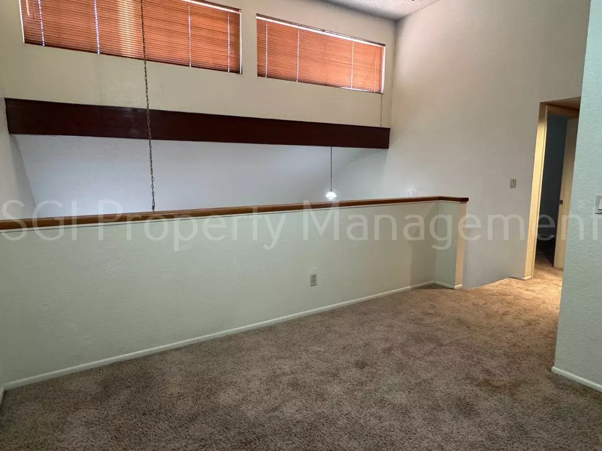 819 N College Ave photo 4