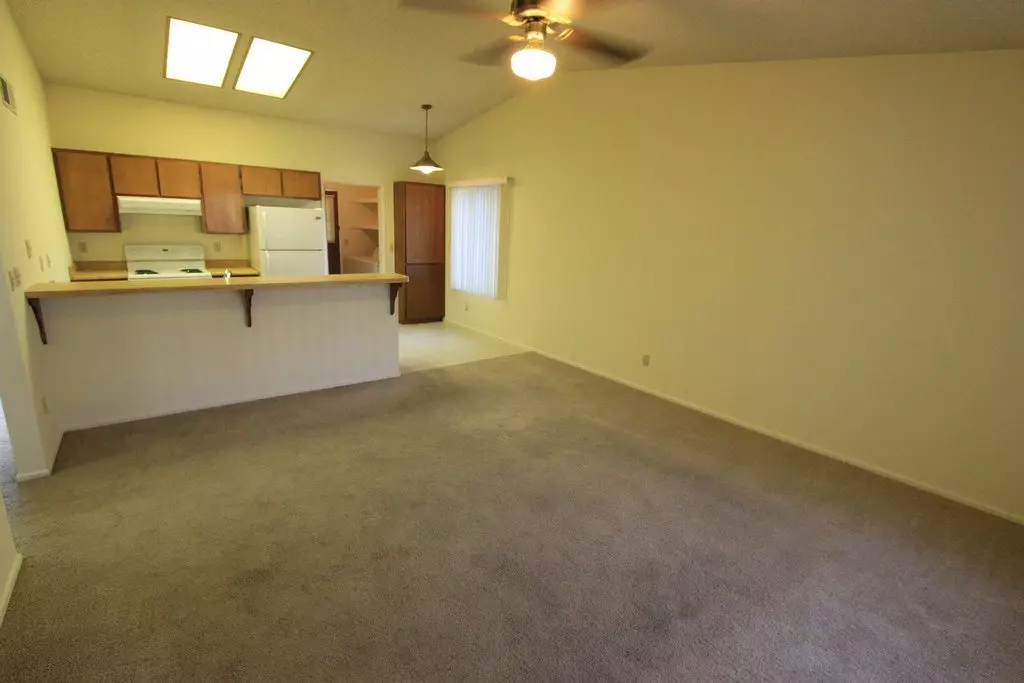 Beautiful, Clean Townhome Apt In Highly Desirable Location!! photo 3
