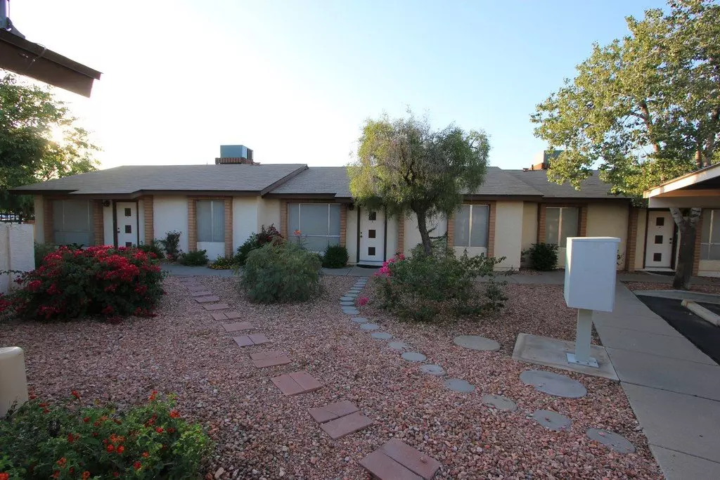 Beautiful, Clean Townhome Apt In Highly Desirable Location!! photo 4
