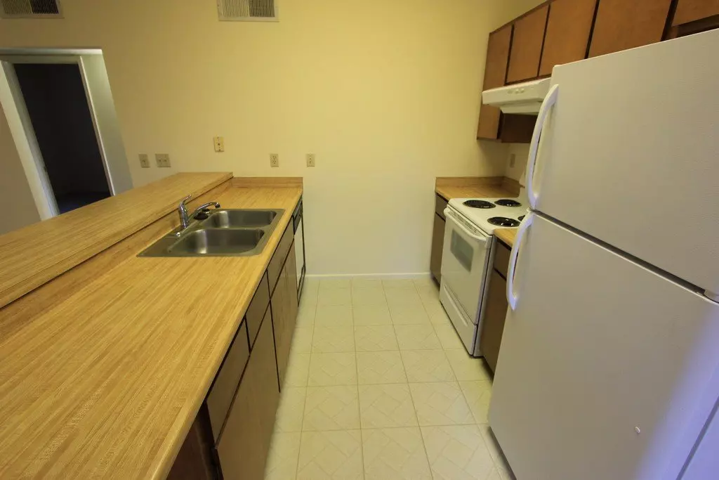 Beautiful, Clean Townhome Apt In Highly Desirable Location!! photo 5