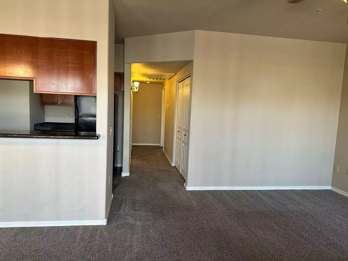 ***1st Month's Rent Free** 2 Bedroom 2 Bath In The Heart Of The Asu Campus photo 3
