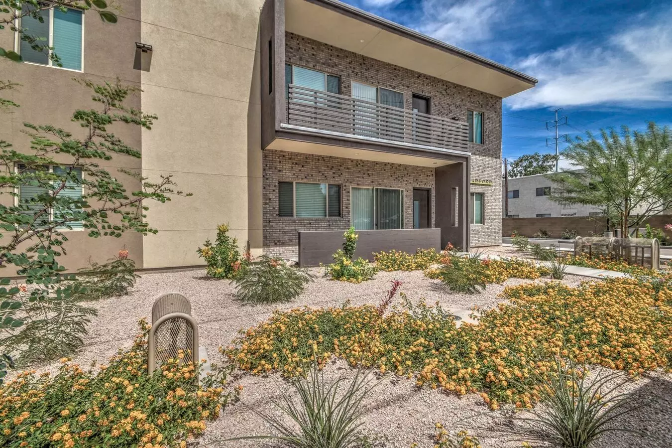1037 S Farmer Ave Tempe, AZ 85281 photo 2