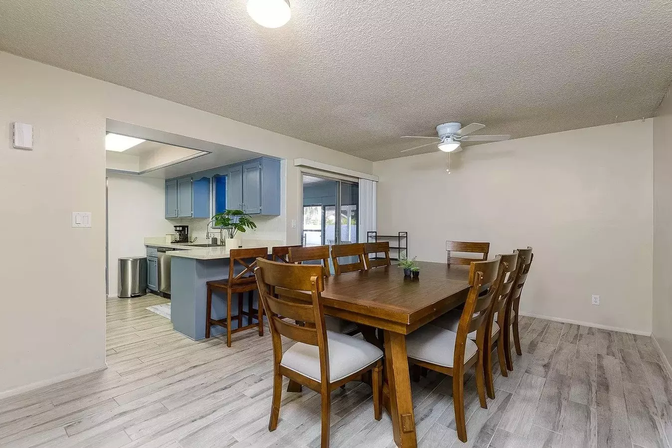 635 E Manhatton Dr photo 3