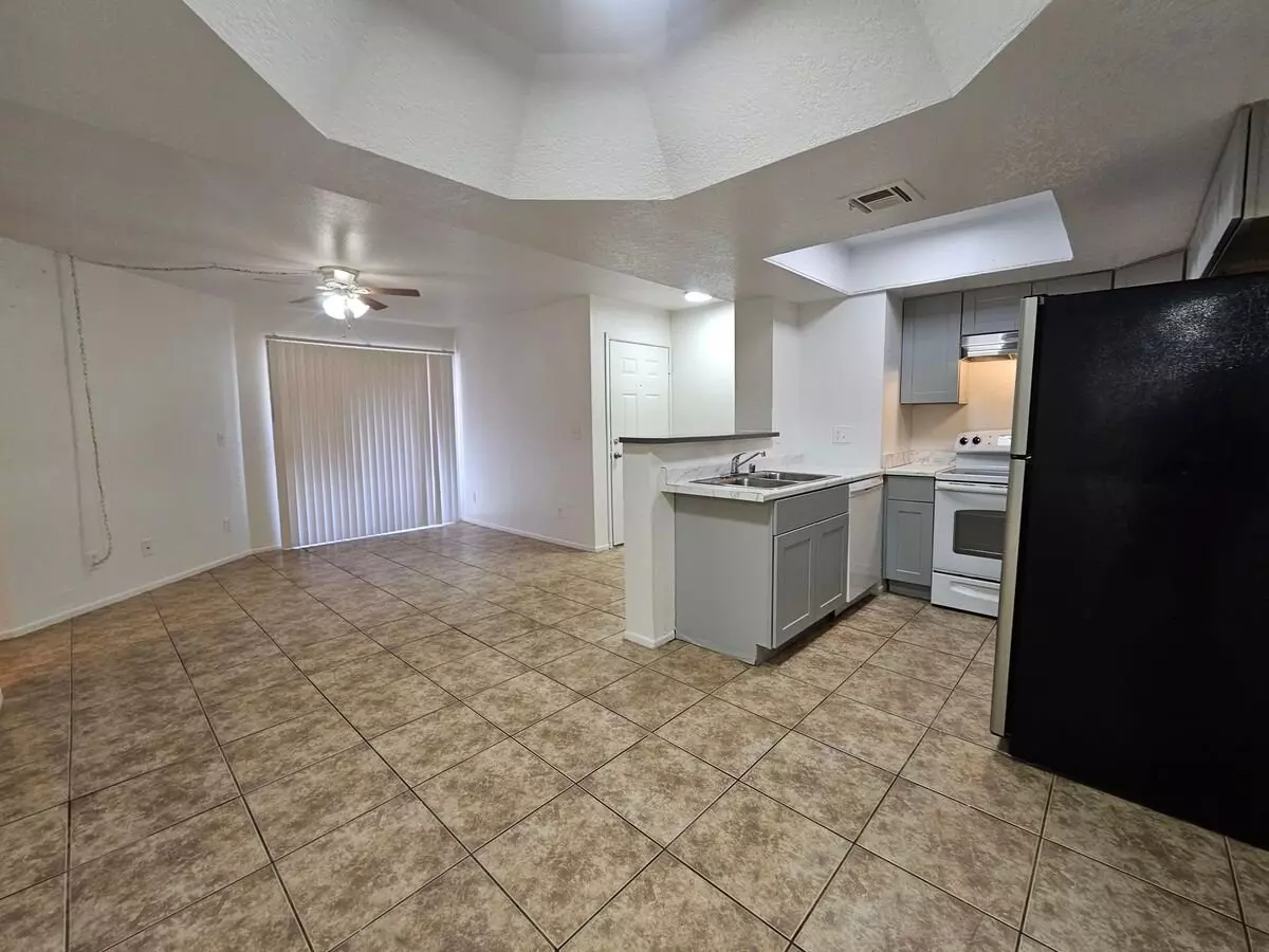 Silverwood Apartments photo 4