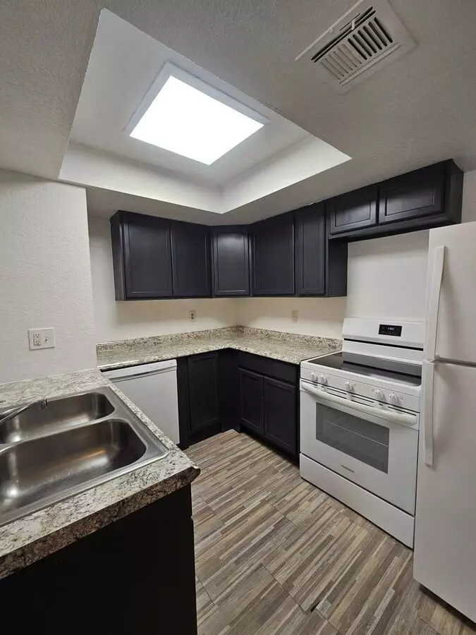 Silverwood Apartments photo 3