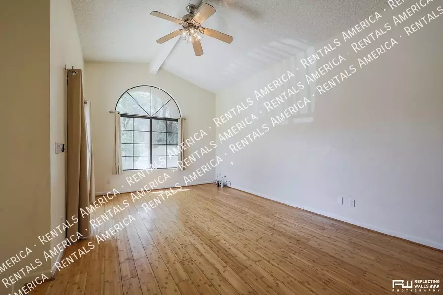 925 N College Ave photo 4