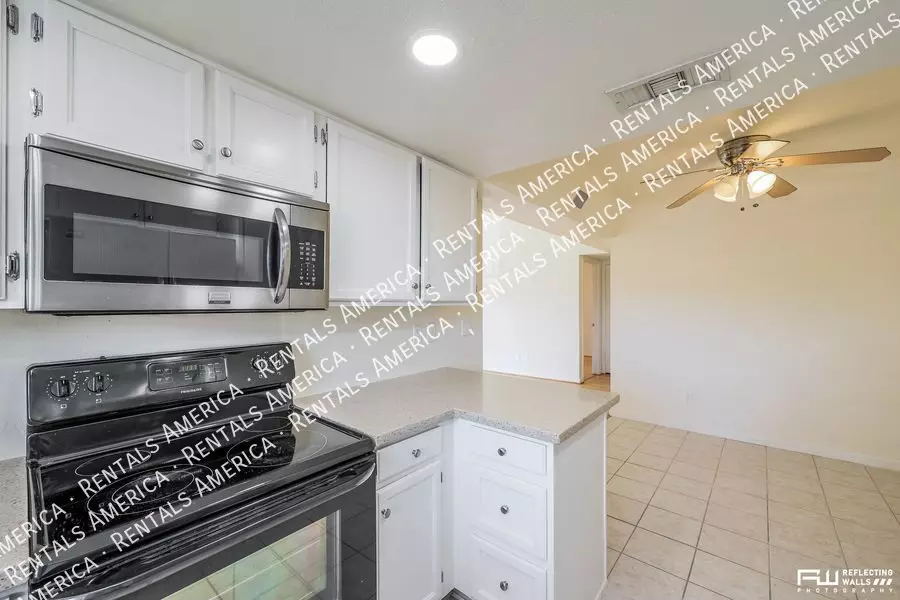 925 N College Ave photo 5