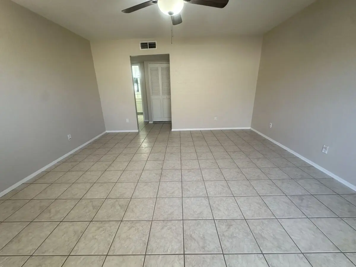 Tempe Single Level 3 Bedroom Twin Home With A 1 Car Garage And Covered Parking