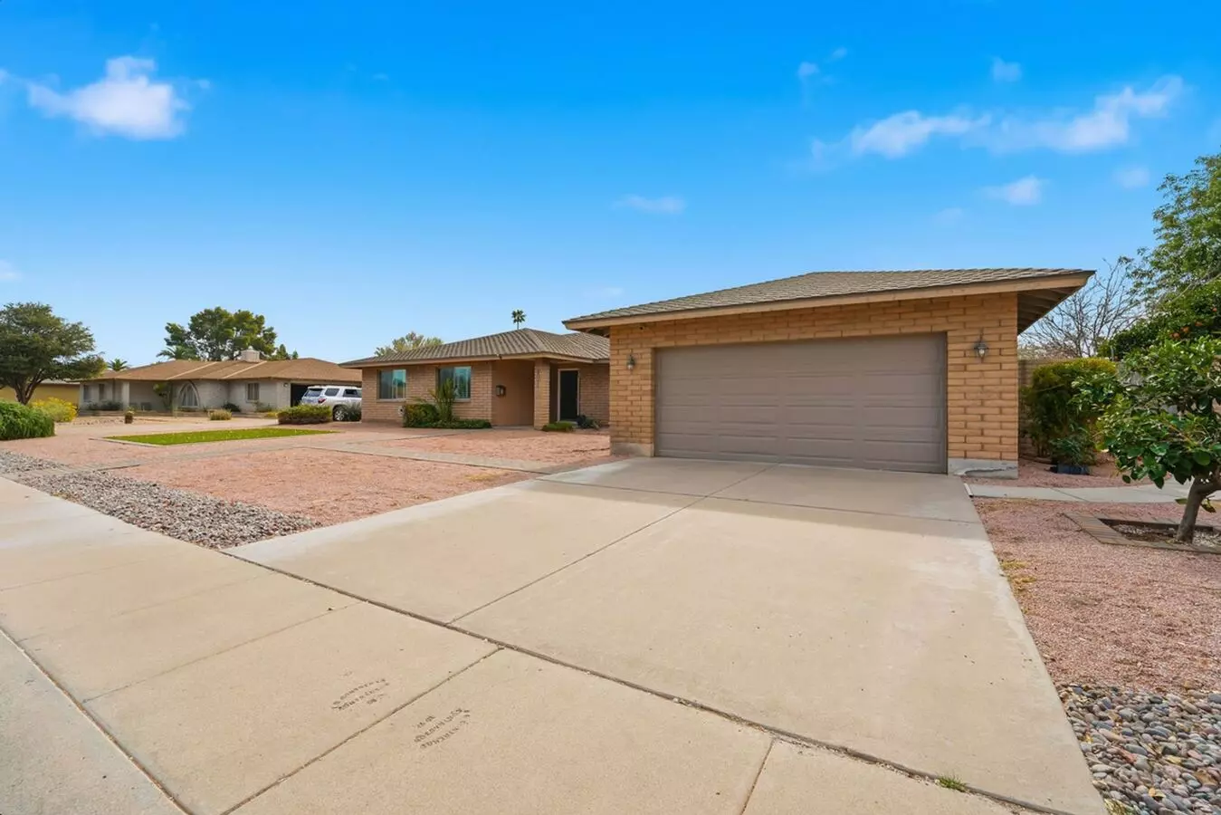 2051 E Hermosa Dr Tempe, AZ 85282 photo 2