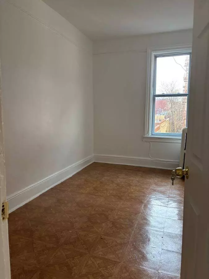 276 Grand Concourse photo 3