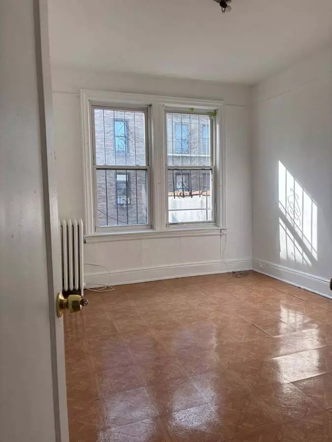 276 Grand Concourse photo 4