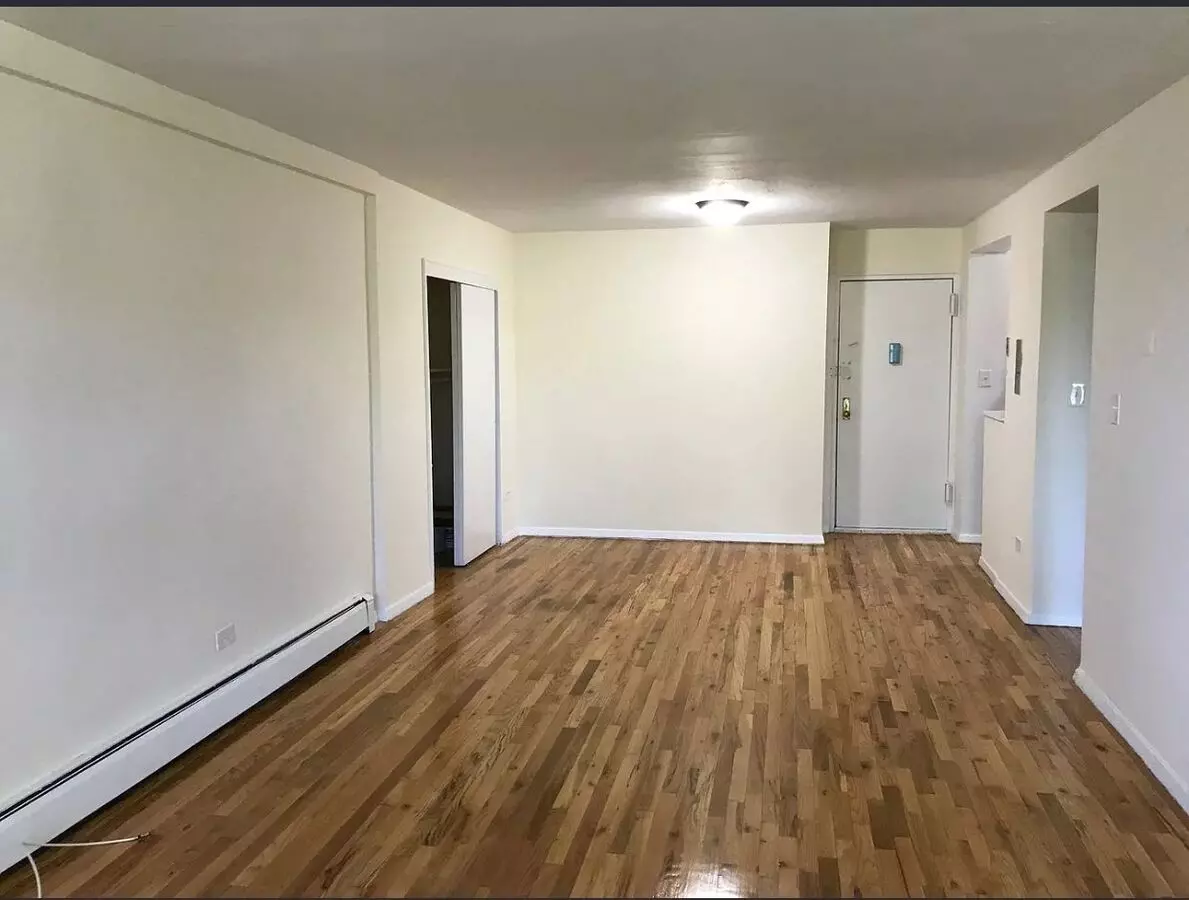 A Sunny And Spacious One-bedroom Home With A Private Balcony photo 3