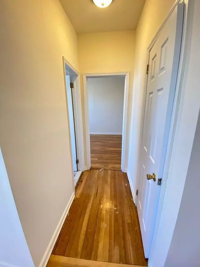 Huge 1 Bedroom Apt photo 4