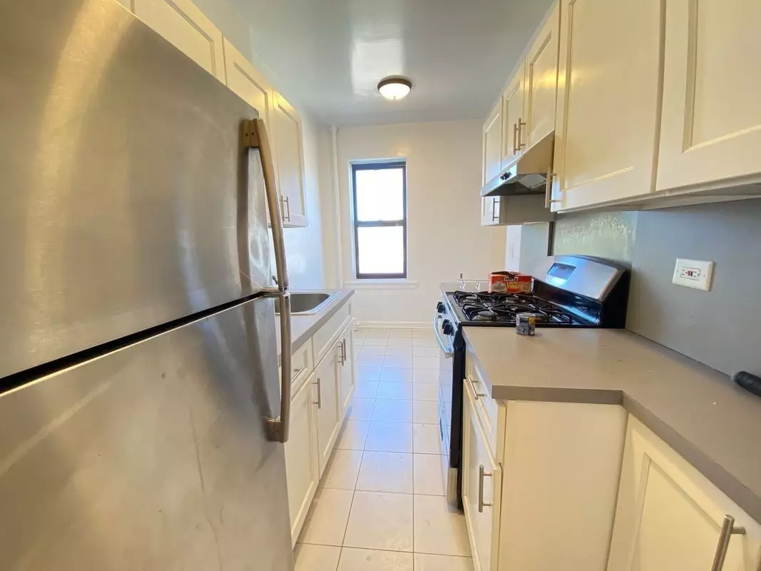 Huge 1 Bedroom Apt photo 3