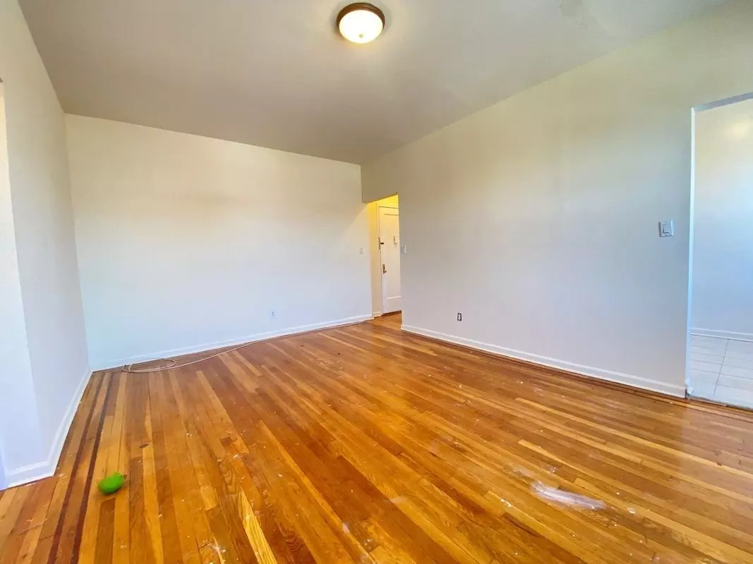 Huge 1 Bedroom Apt photo 5