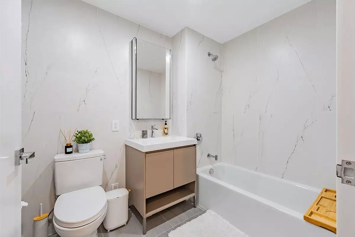 Large One Bedroom Apartment With Walk-in Closet! photo 4