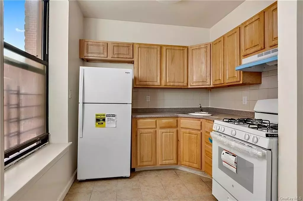 Move In Ready One Bedroom Co-op !!!!!! photo 4
