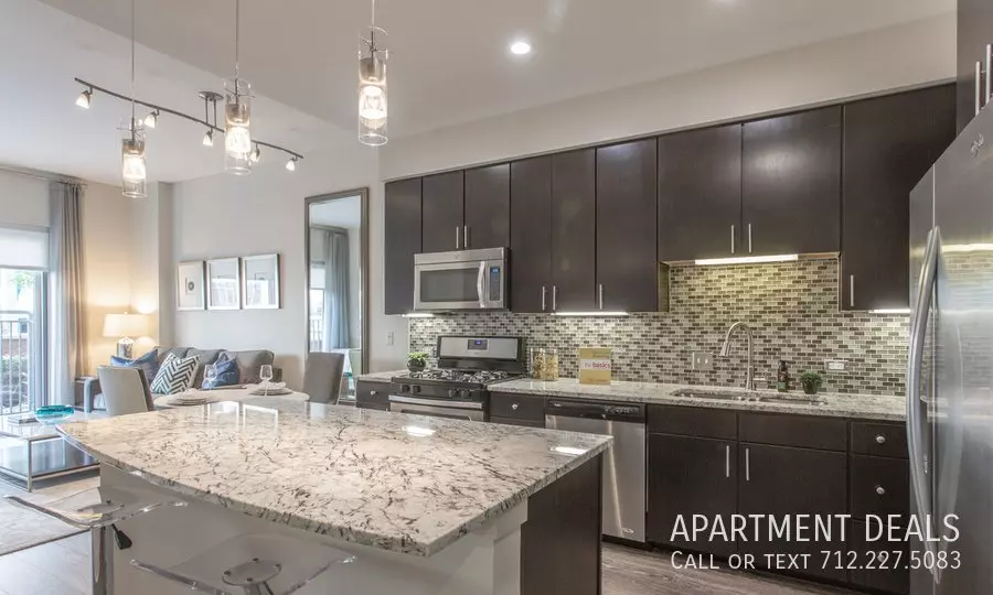 1956 Hughes Landing Boulevard, The Woodlands, TX 77380 photo 4