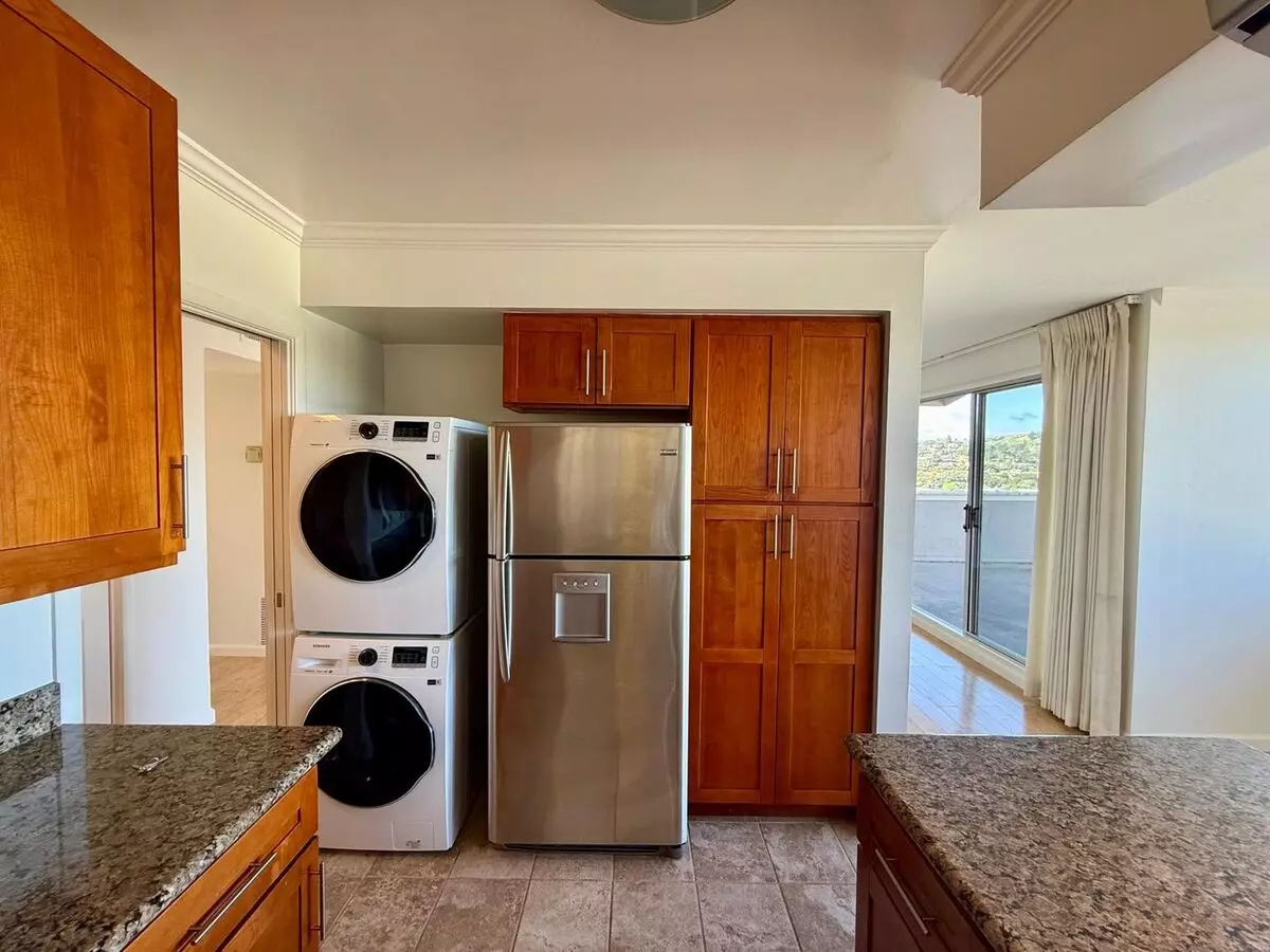 Beautiful Upper 3bd/2ba Unit Plus Bonus Room. Tiburon Condo. Mt.tam Views! photo 4