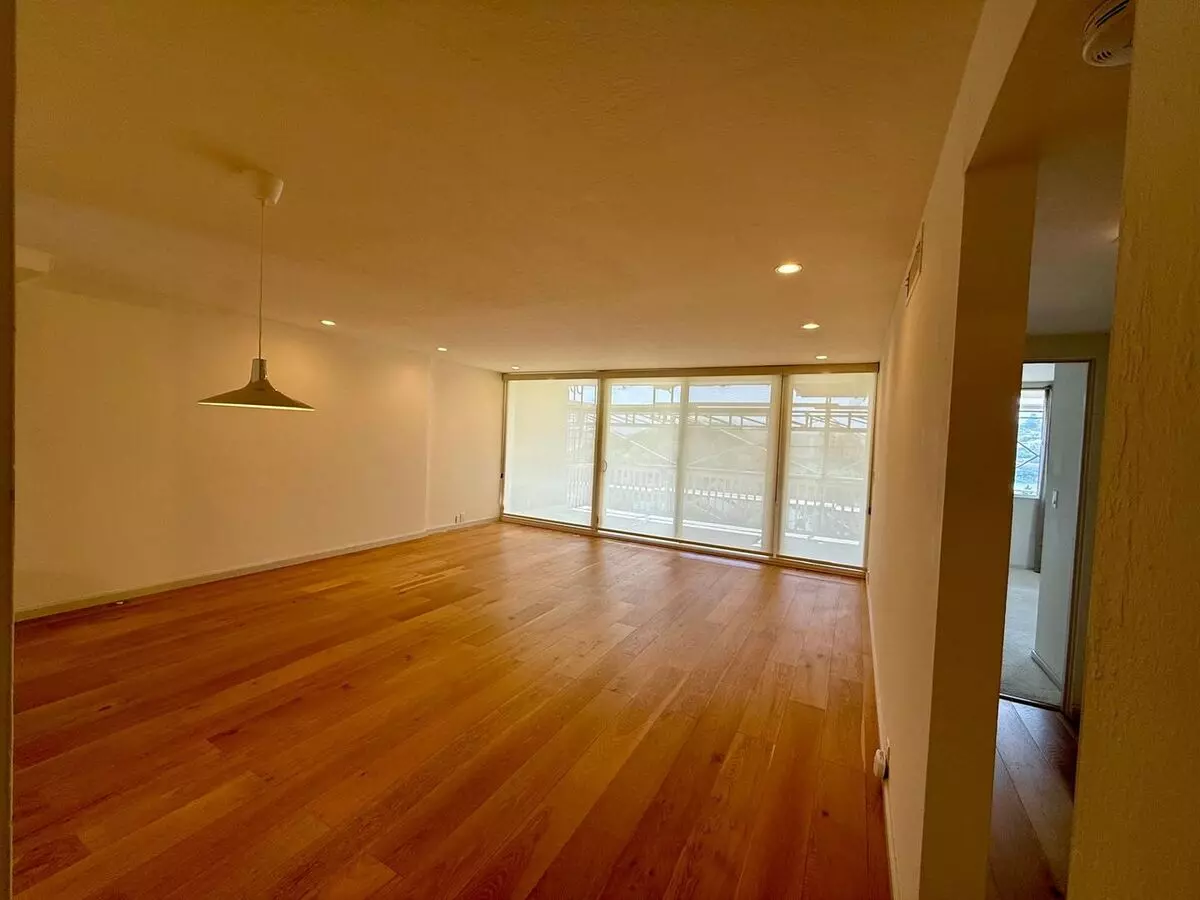 Beautifully Updated Two Bed / One Bath Tiburon Condo With Panoramic Views photo 4