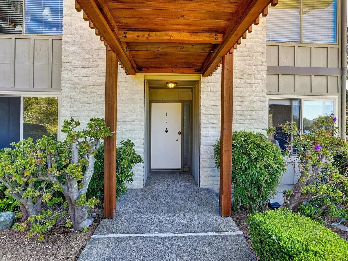 Marinero Circle Ground-floor, Single Level, Three-bedroom View Condo! photo 3