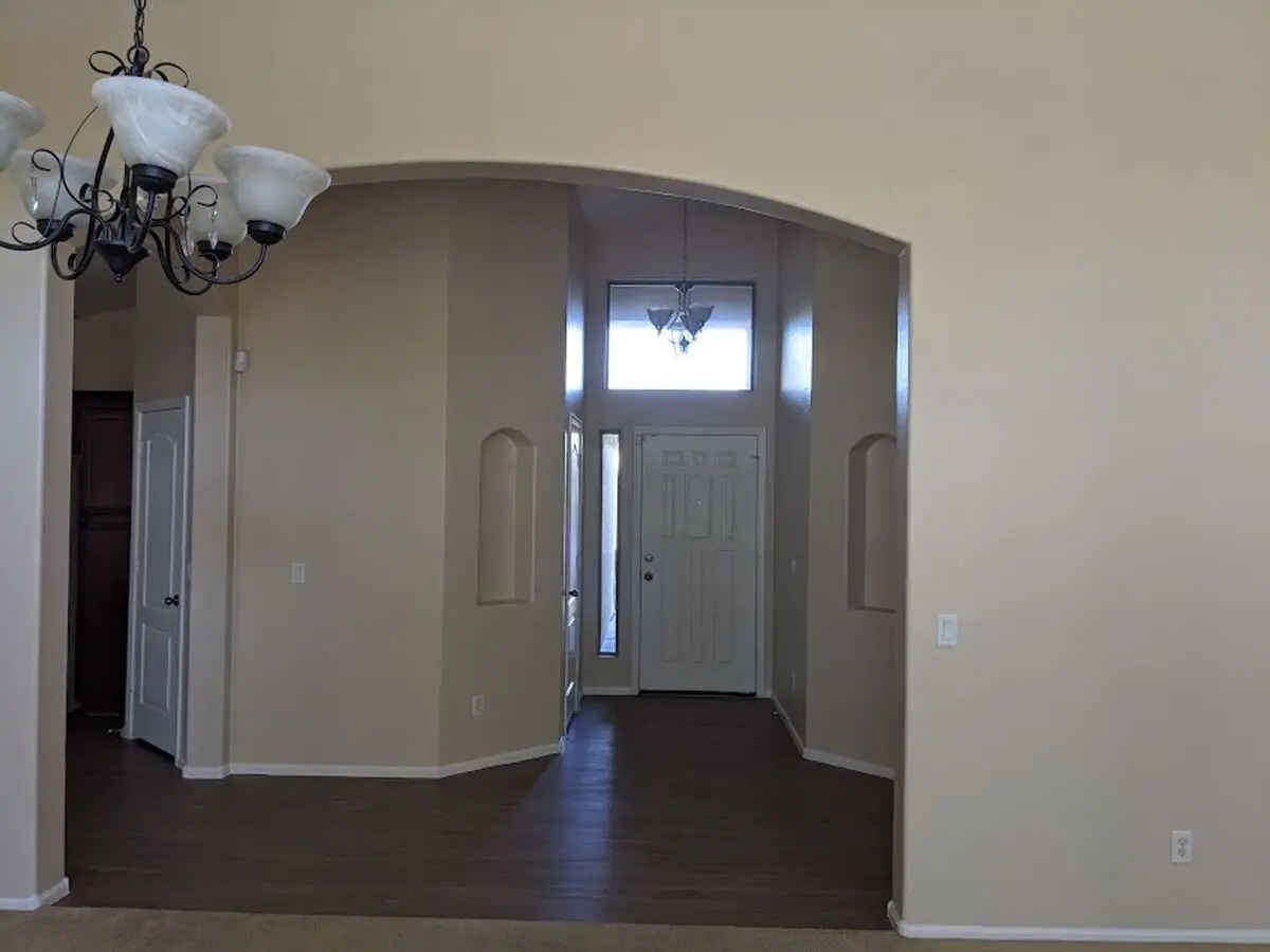 10326 W Odeum Ln photo 5