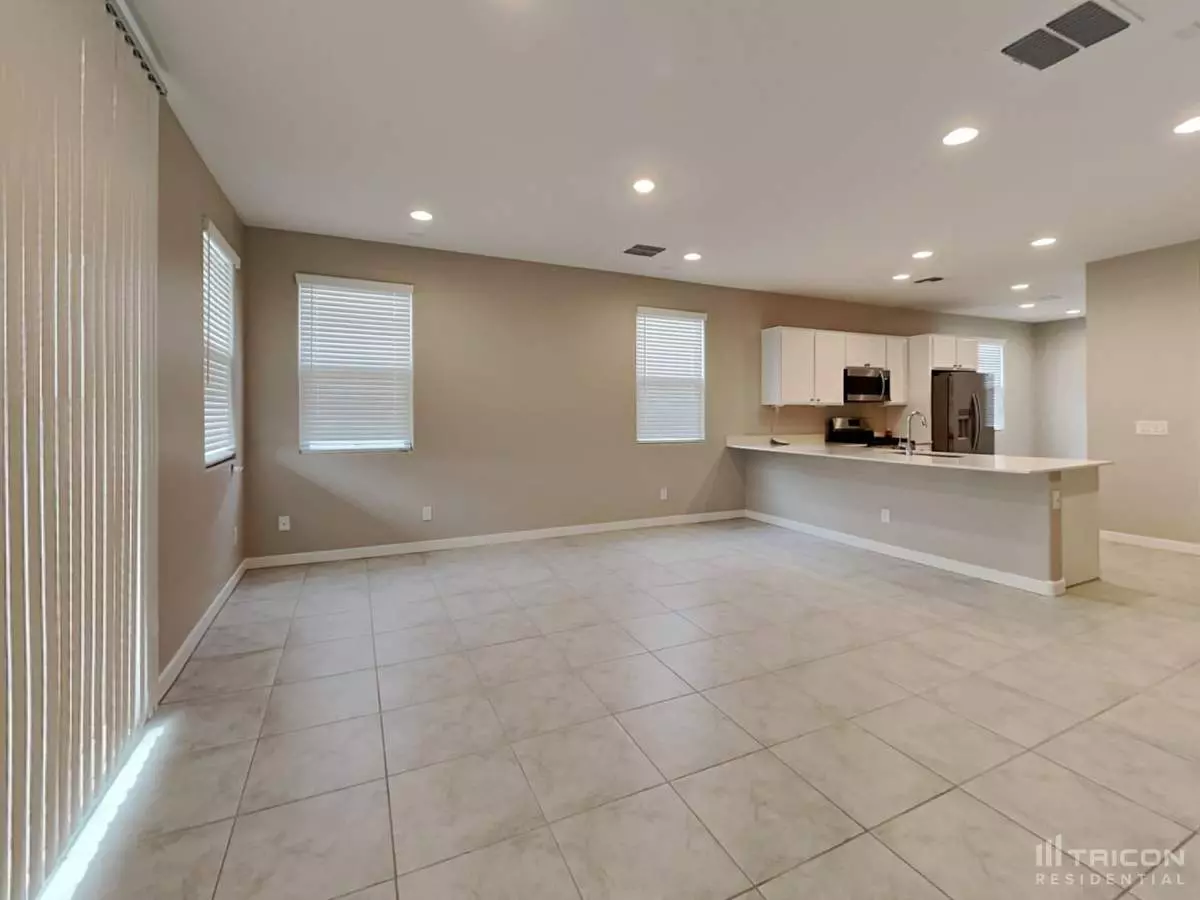 9425 West Atlantis Way, Tolleson, AZ 85353 photo 2