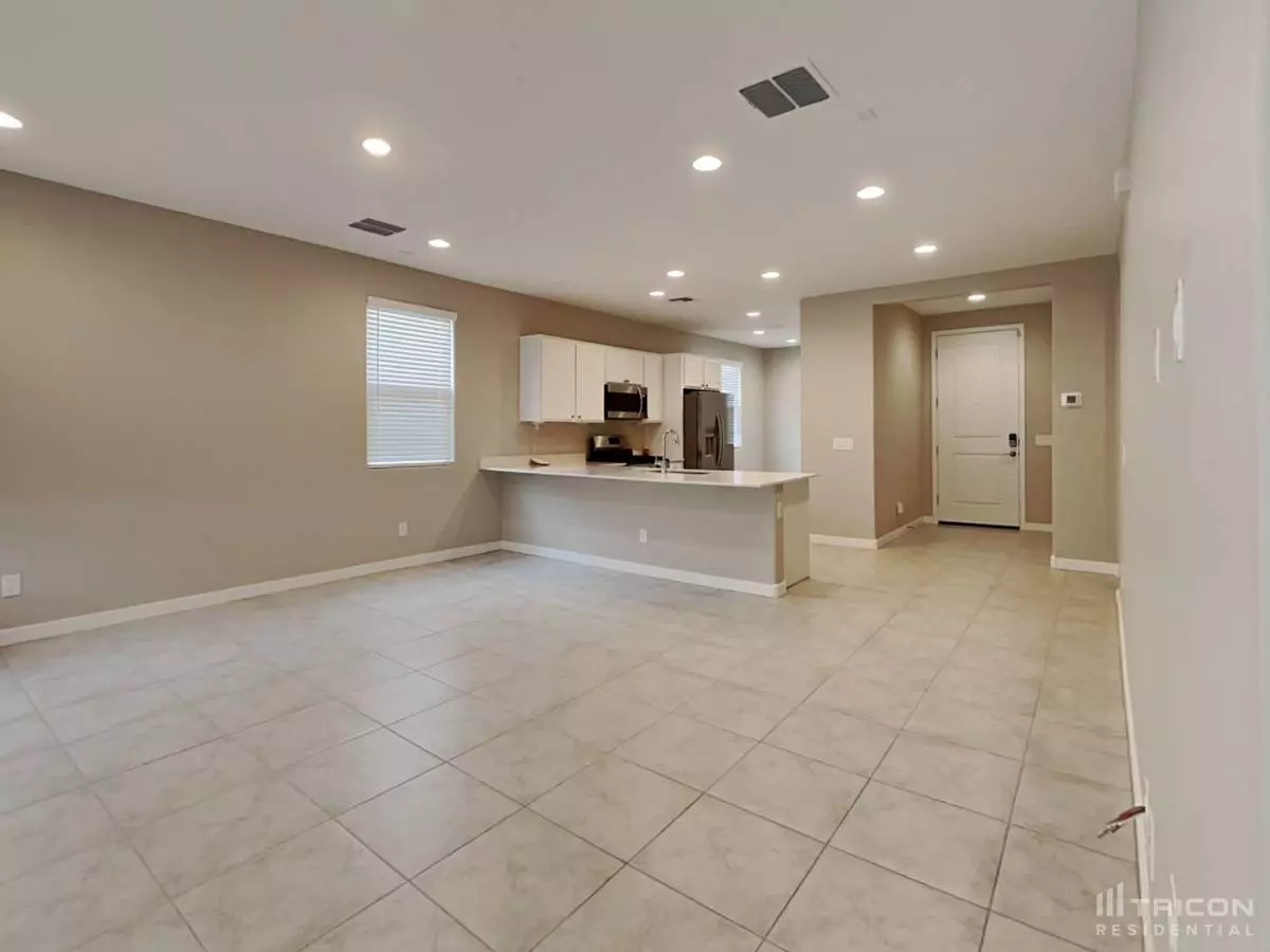 9425 West Atlantis Way, Tolleson, AZ 85353 photo 3