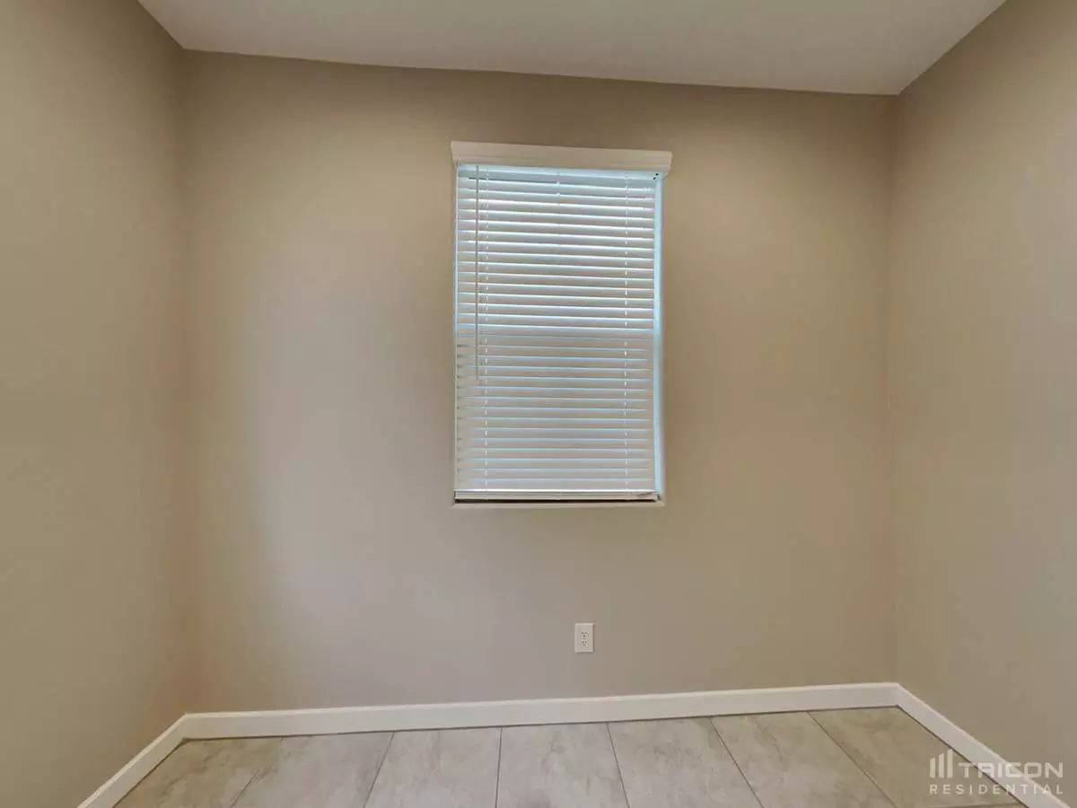 9425 West Atlantis Way, Tolleson, AZ 85353 photo 4