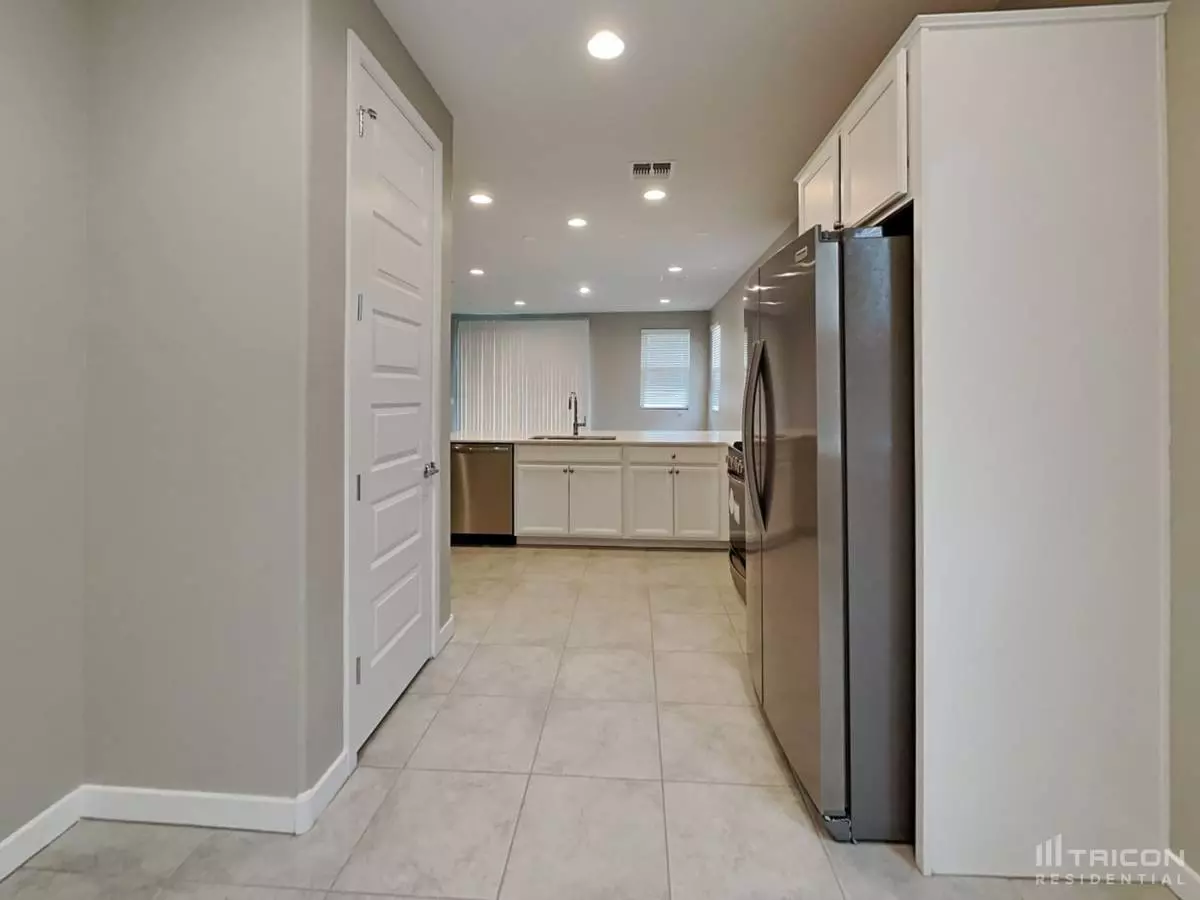 9425 West Atlantis Way, Tolleson, AZ 85353 photo 5