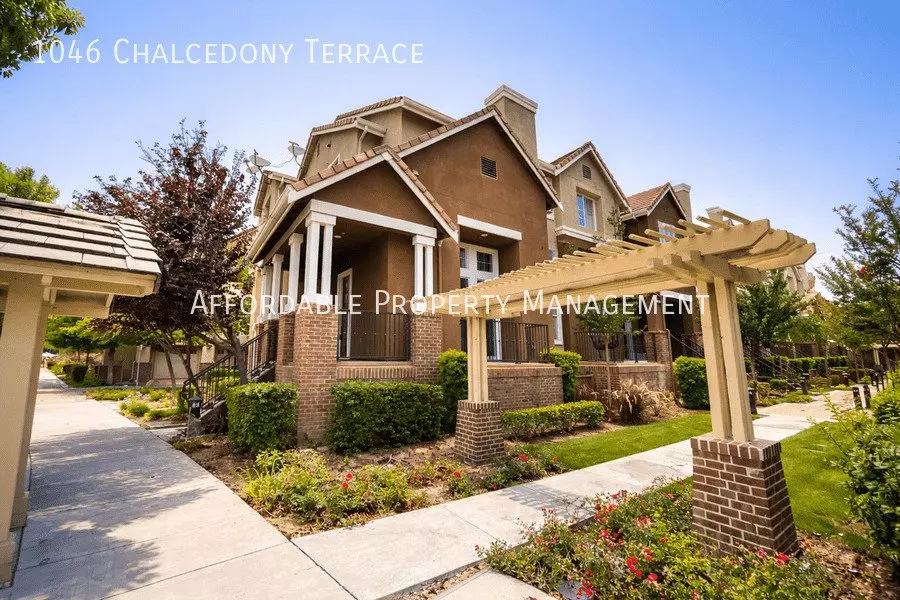 1046 Chalcedony Ter photo 2