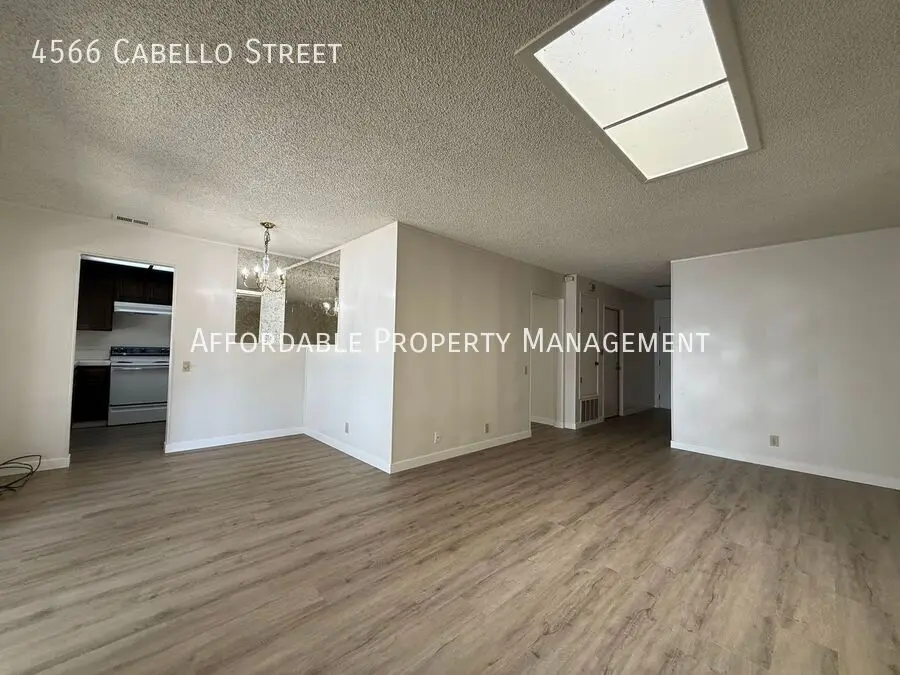 4566 Cabello St photo 4