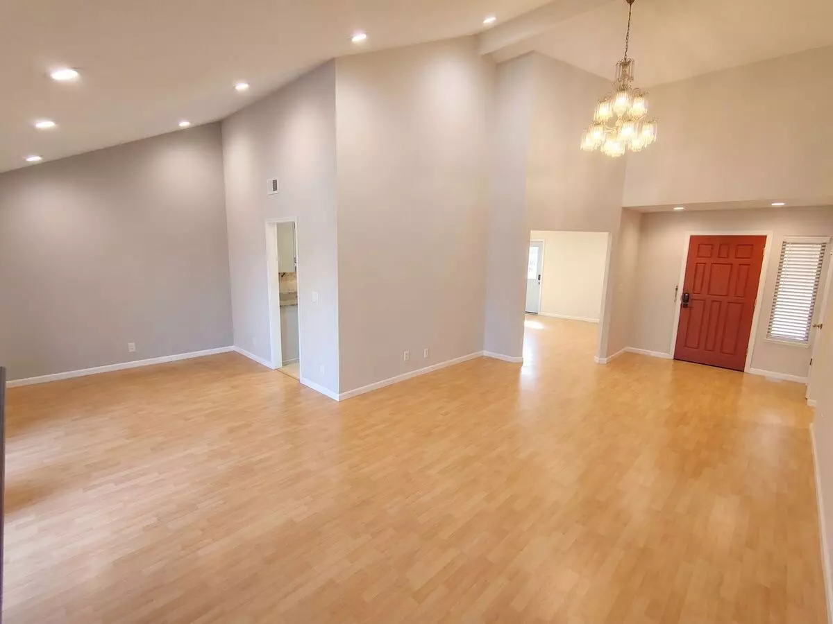 Beautiful Upgraded Ranch On A Premium Union City Corner Lot photo 3