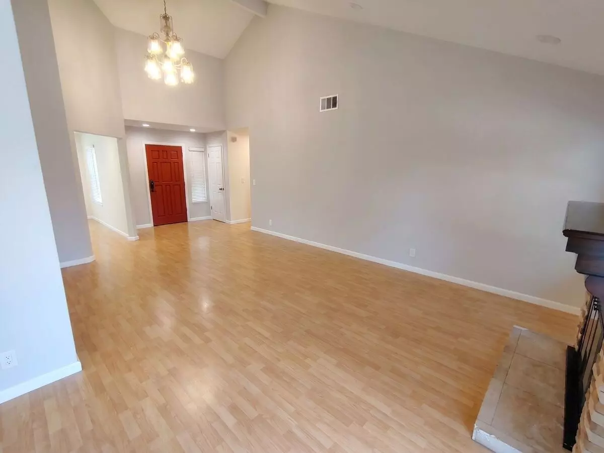 Beautiful Upgraded Ranch On A Premium Union City Corner Lot photo 4