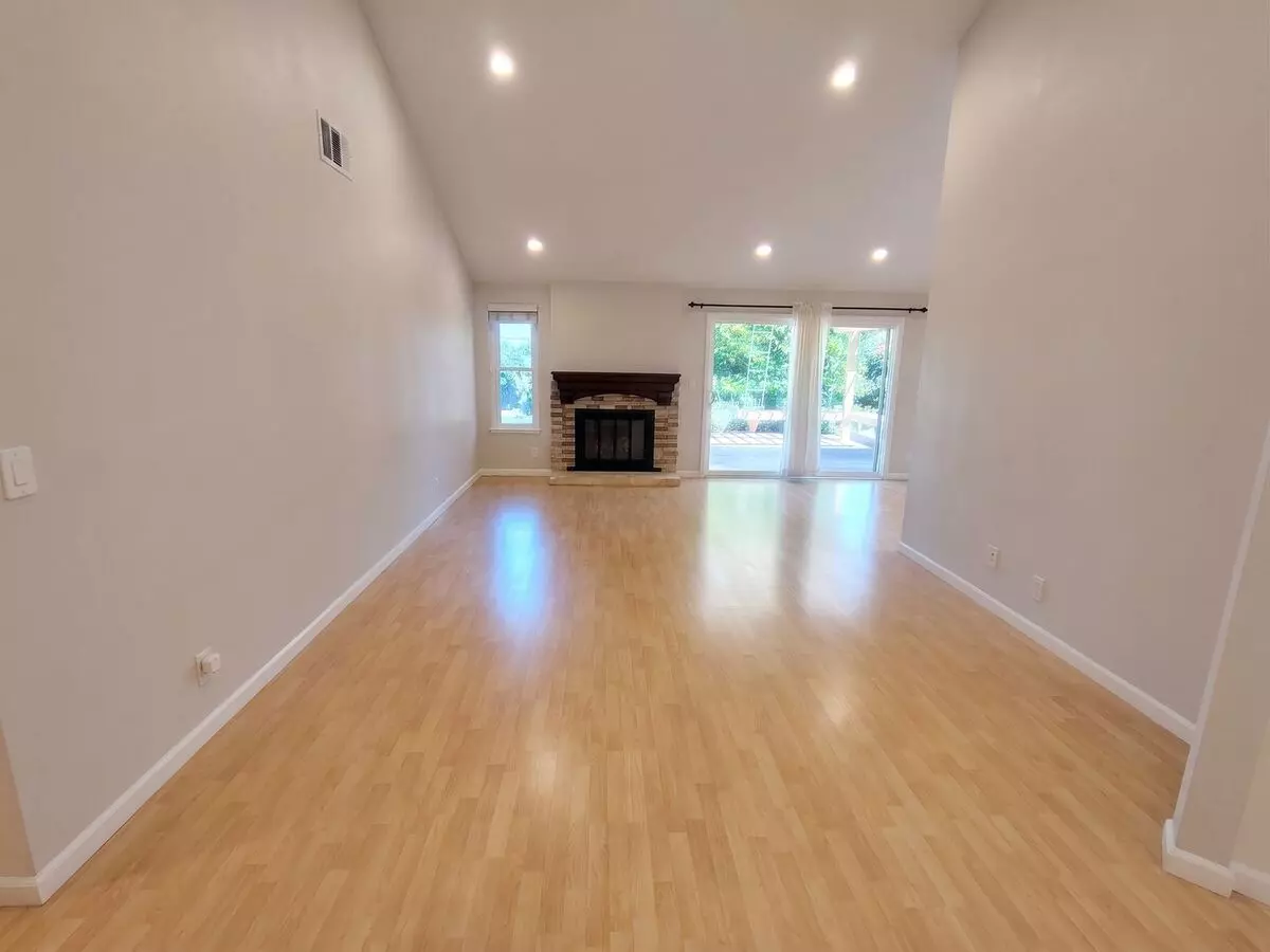 Beautiful Upgraded Ranch On A Premium Union City Corner Lot photo 5