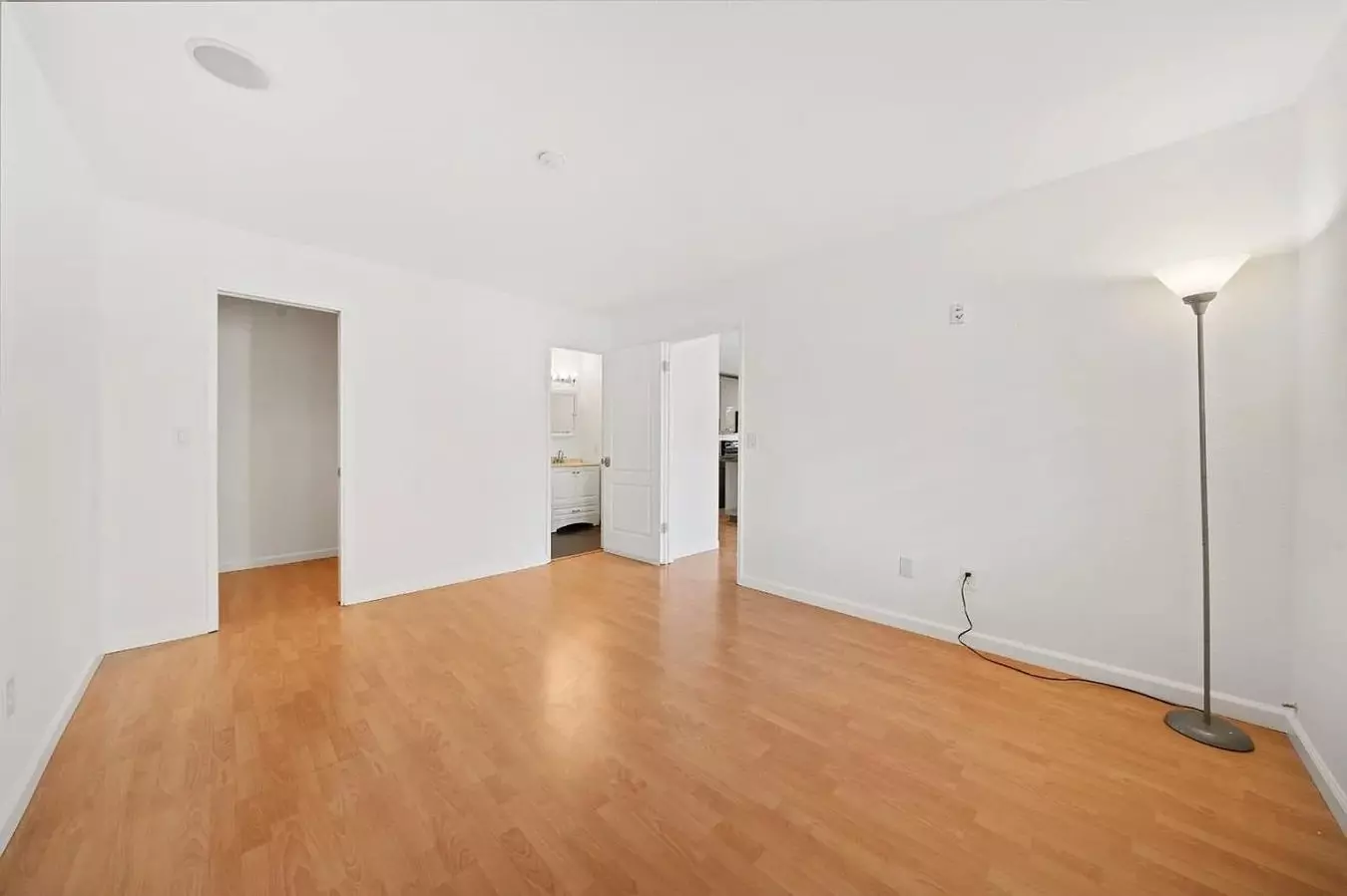 Welcome To This Beautifully Maintained Single-story Home photo 4