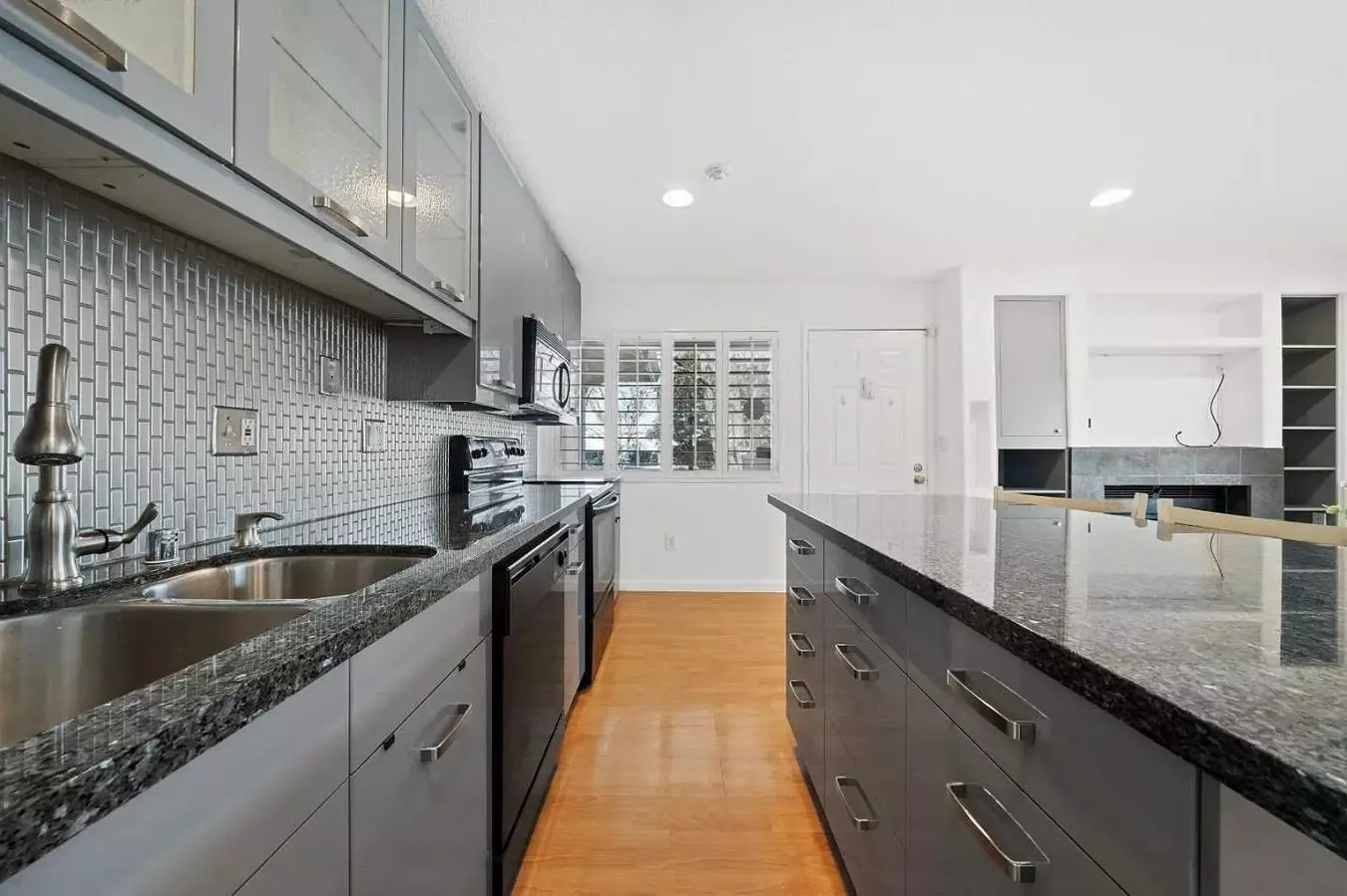 Welcome To This Beautifully Maintained Single-story Home photo 5