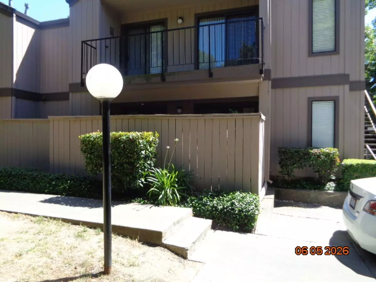 1801 Marshall Rd photo 2