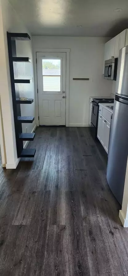 209 Brown St photo 4