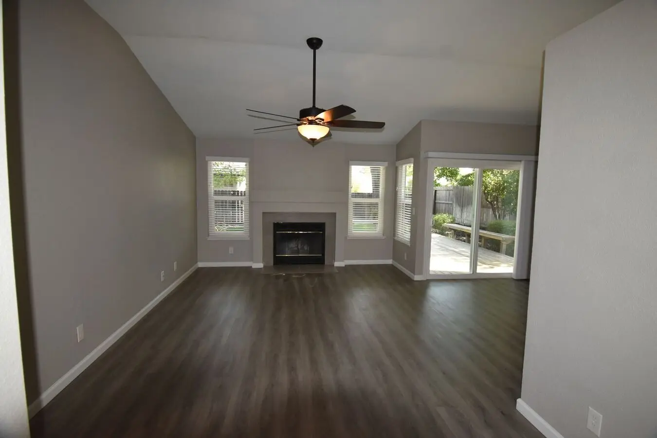 301 Willowwood Ct, Vacaville photo 2