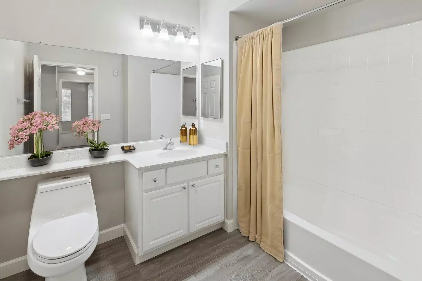 North Pointe Apartments photo 5