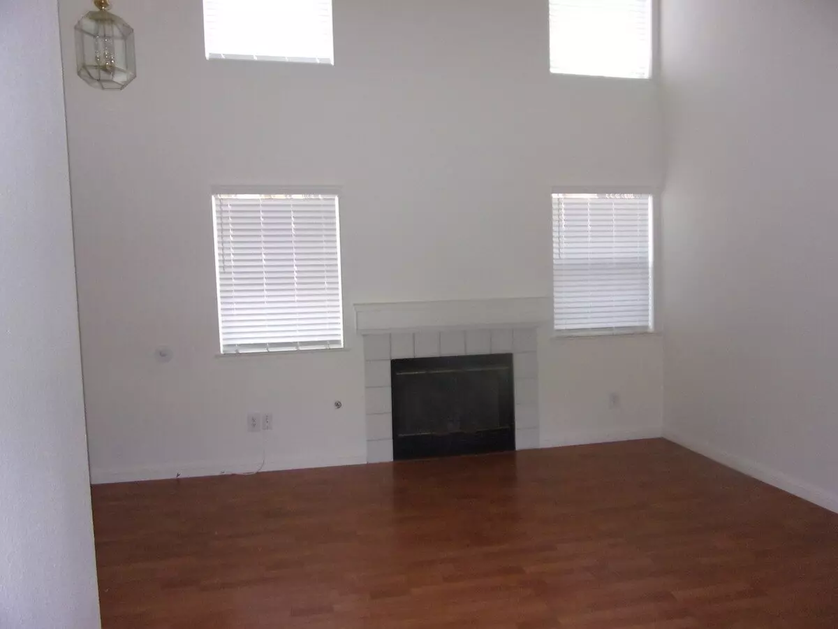853 Vassar photo 2