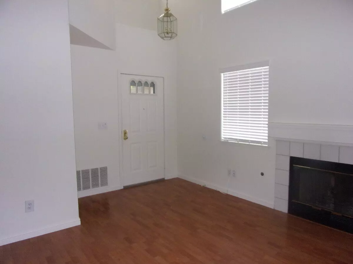 853 Vassar photo 4