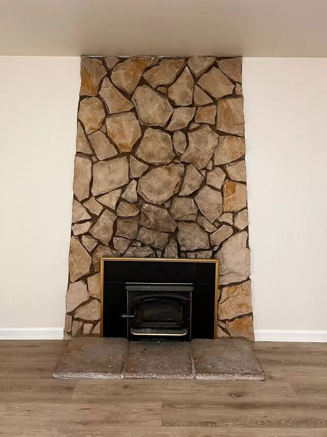March Move In Special - $400 Off First Month's Rent. Adorable Single-story Home That Has Been Updated photo 4
