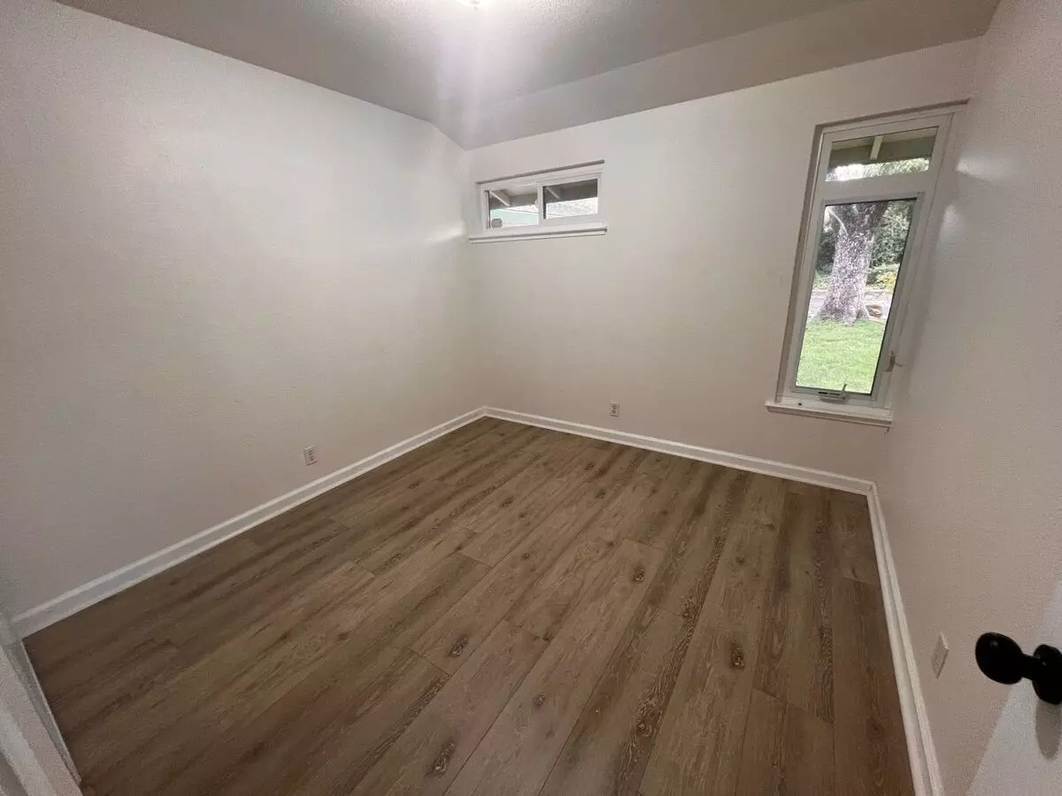 March Move In Special - $400 Off First Month's Rent. Adorable Single-story Home That Has Been Updated photo 5