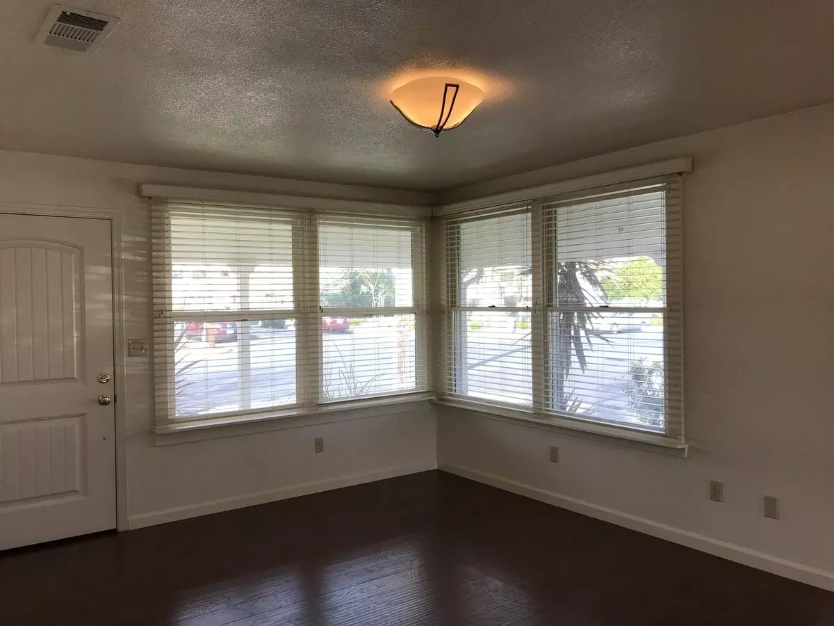 Beautiful Downtown Property Completely Remodeled !! Walking Distance To Schools photo 4