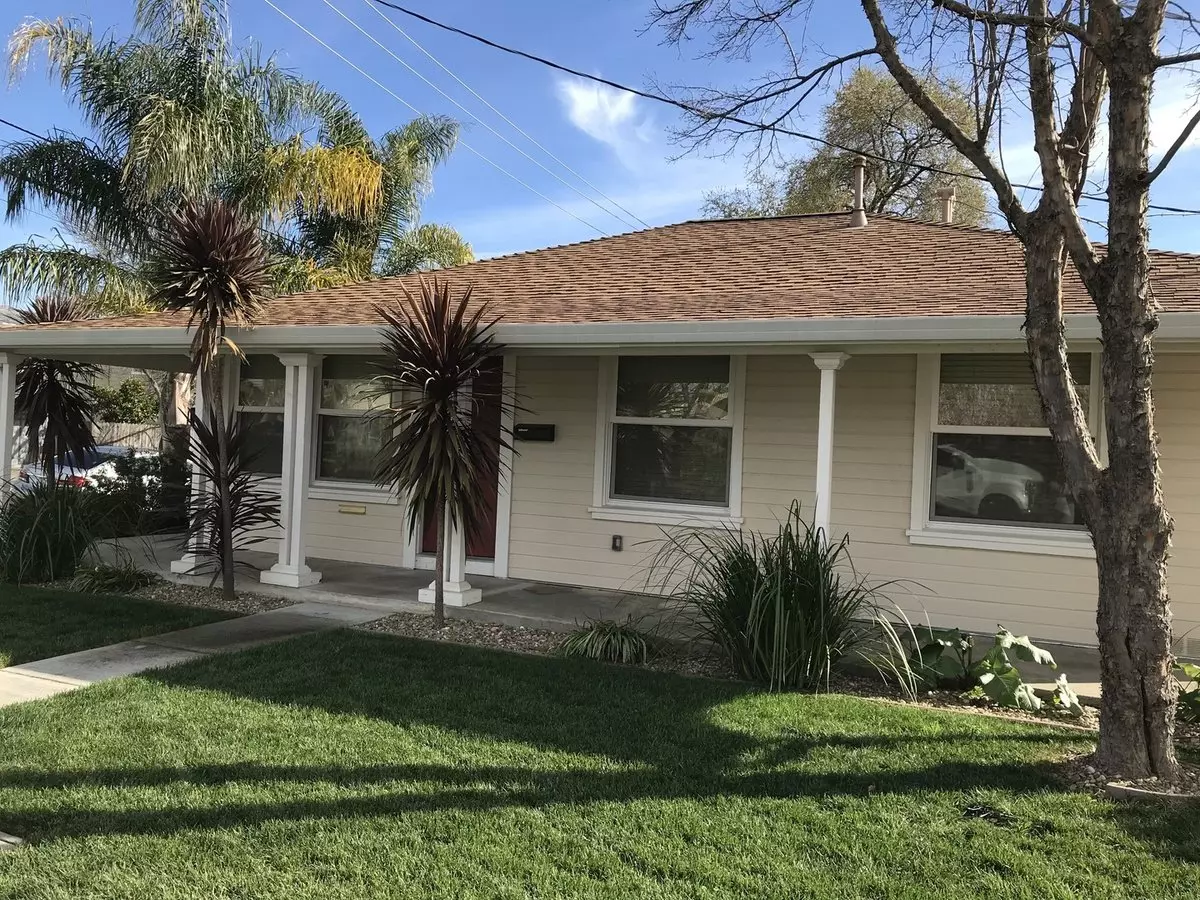 Beautiful Downtown Property Completely Remodeled !! Walking Distance To Schools photo 2
