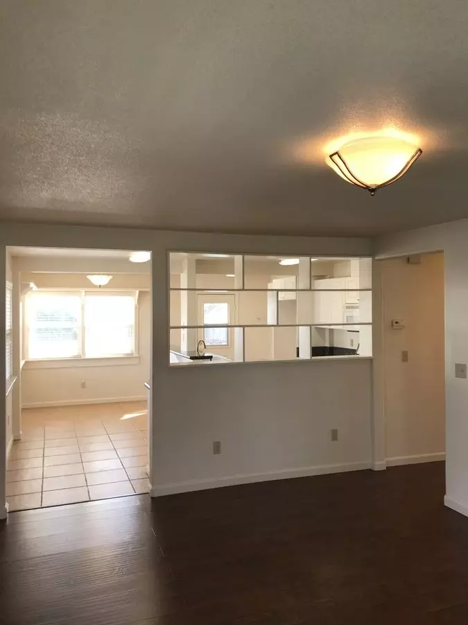 Beautiful Downtown Property Completely Remodeled !! Walking Distance To Schools photo 5