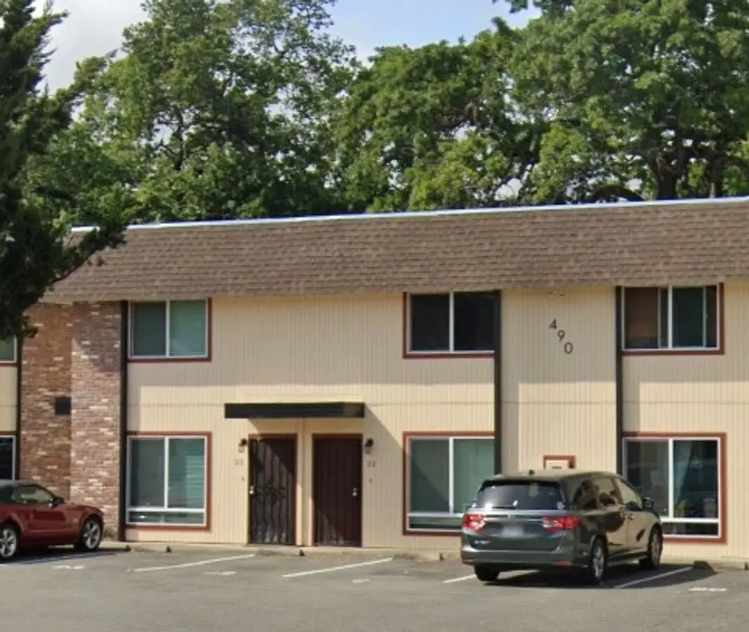 Great Looking Condo In A Nice And Clean Complex